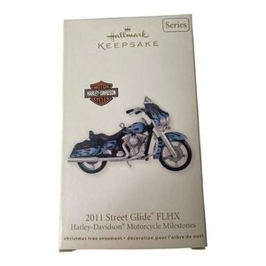 NWT Hallmark Keepsake Harley-Davidson 2011 Street Glide FLHX Motorcycle Ornament